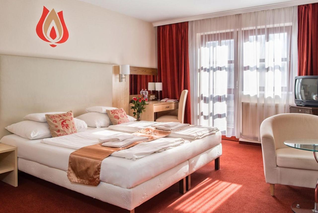 Hotel Piroska Bük Buitenkant foto