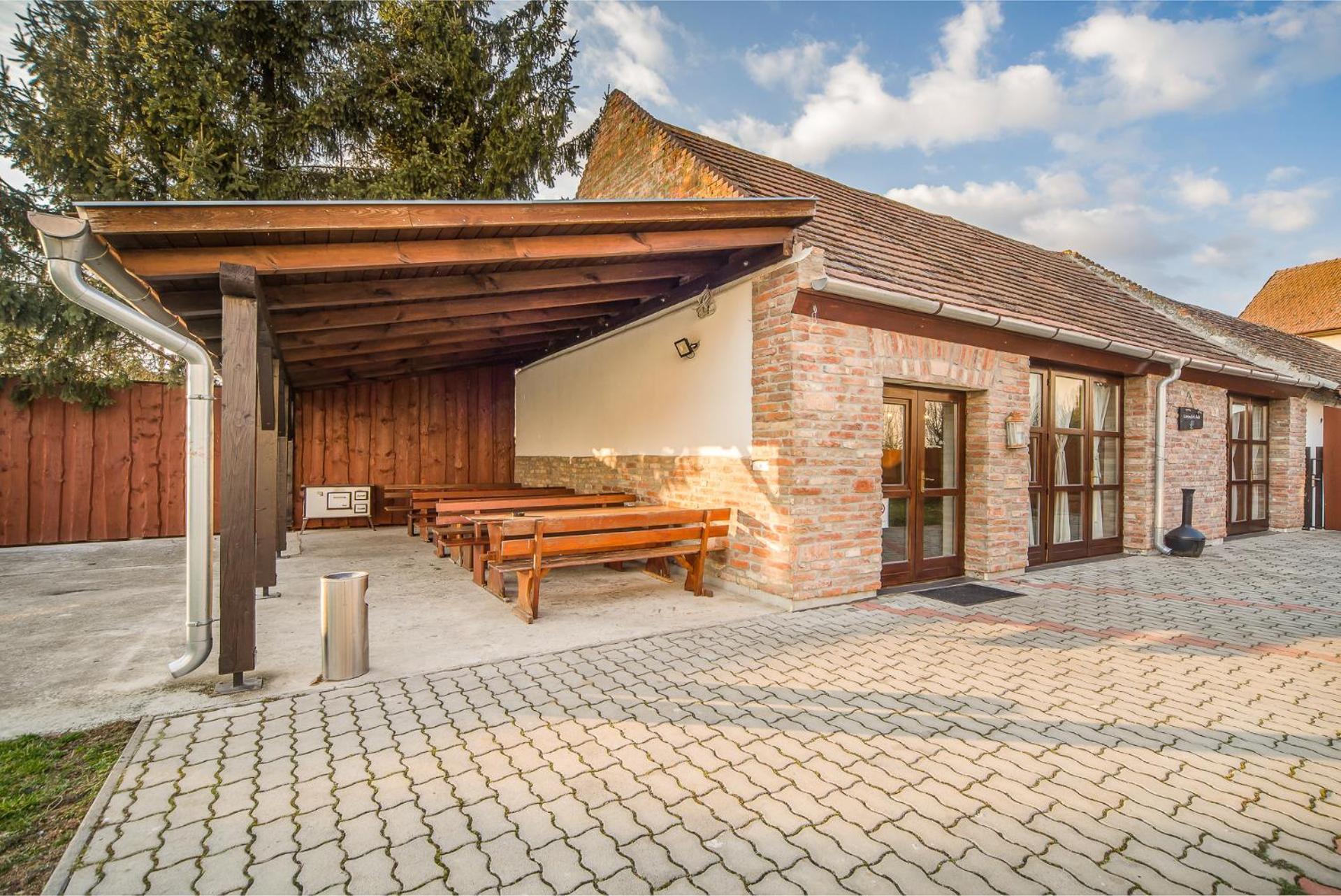 Hotel Piroska Bük Buitenkant foto