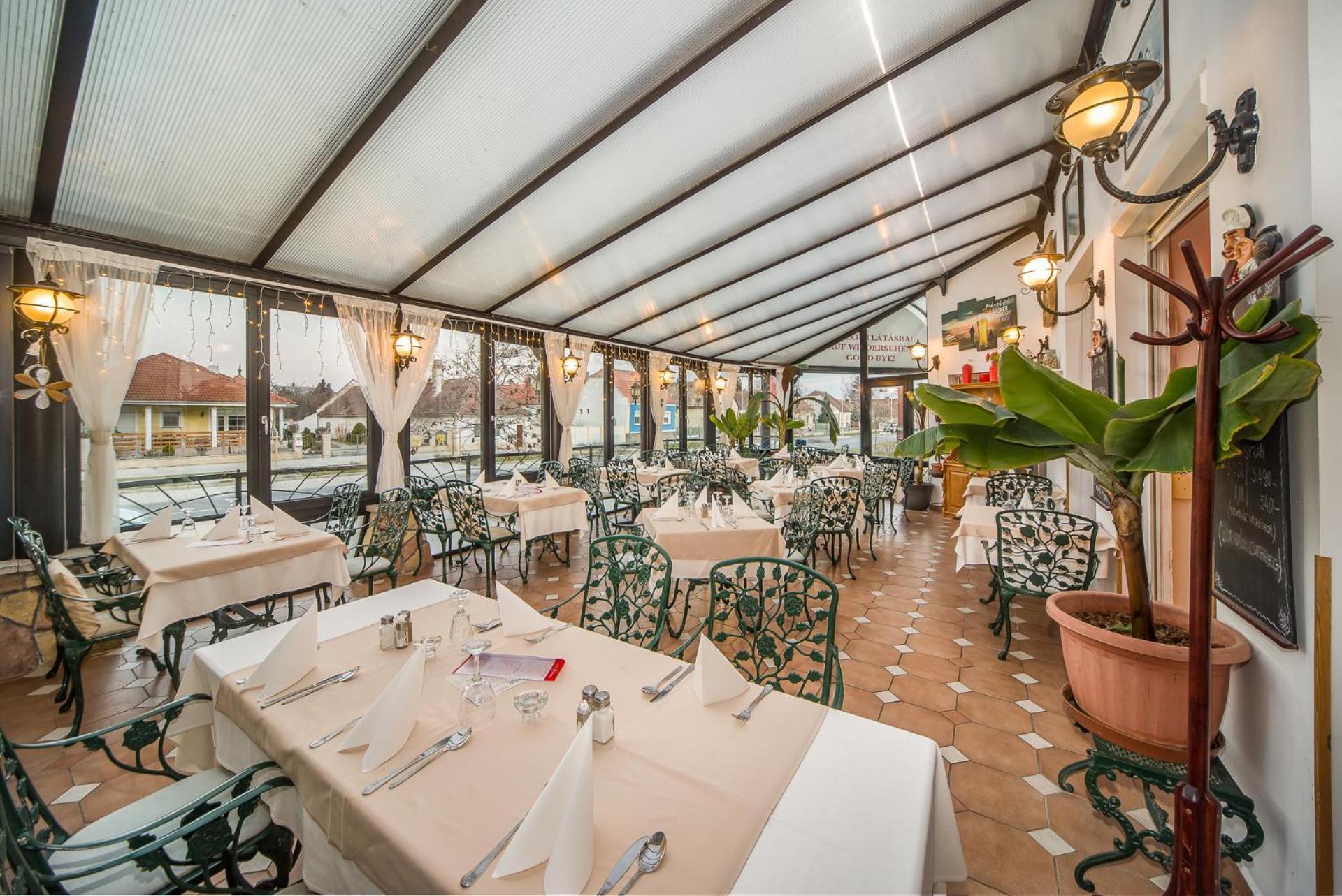 Hotel Piroska Bük Buitenkant foto