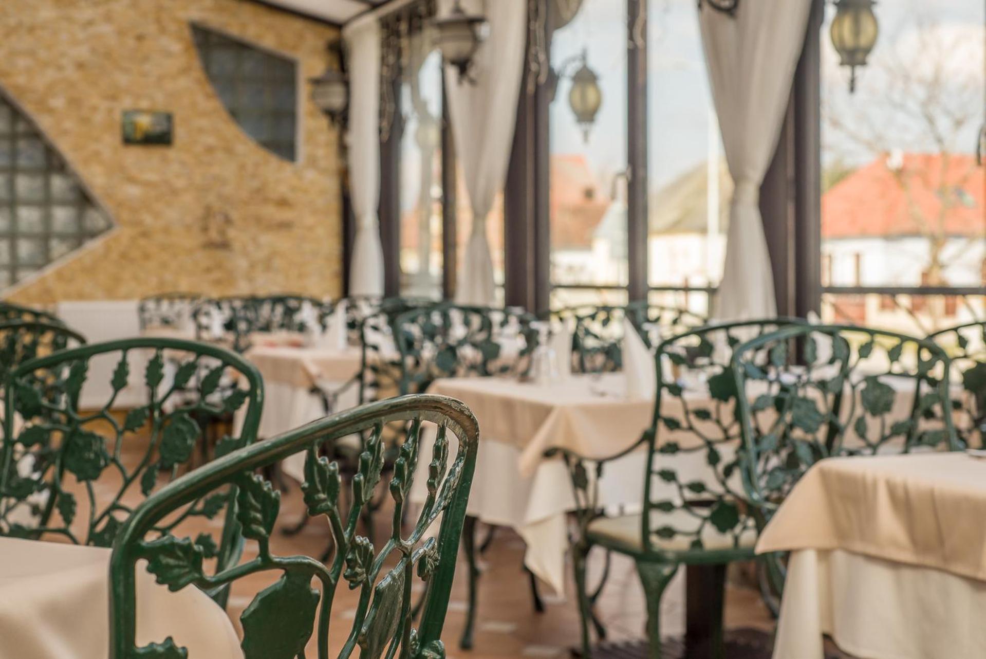 Hotel Piroska Bük Buitenkant foto