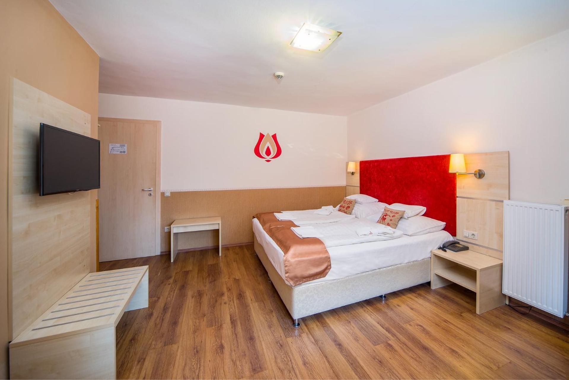 Hotel Piroska Bük Buitenkant foto