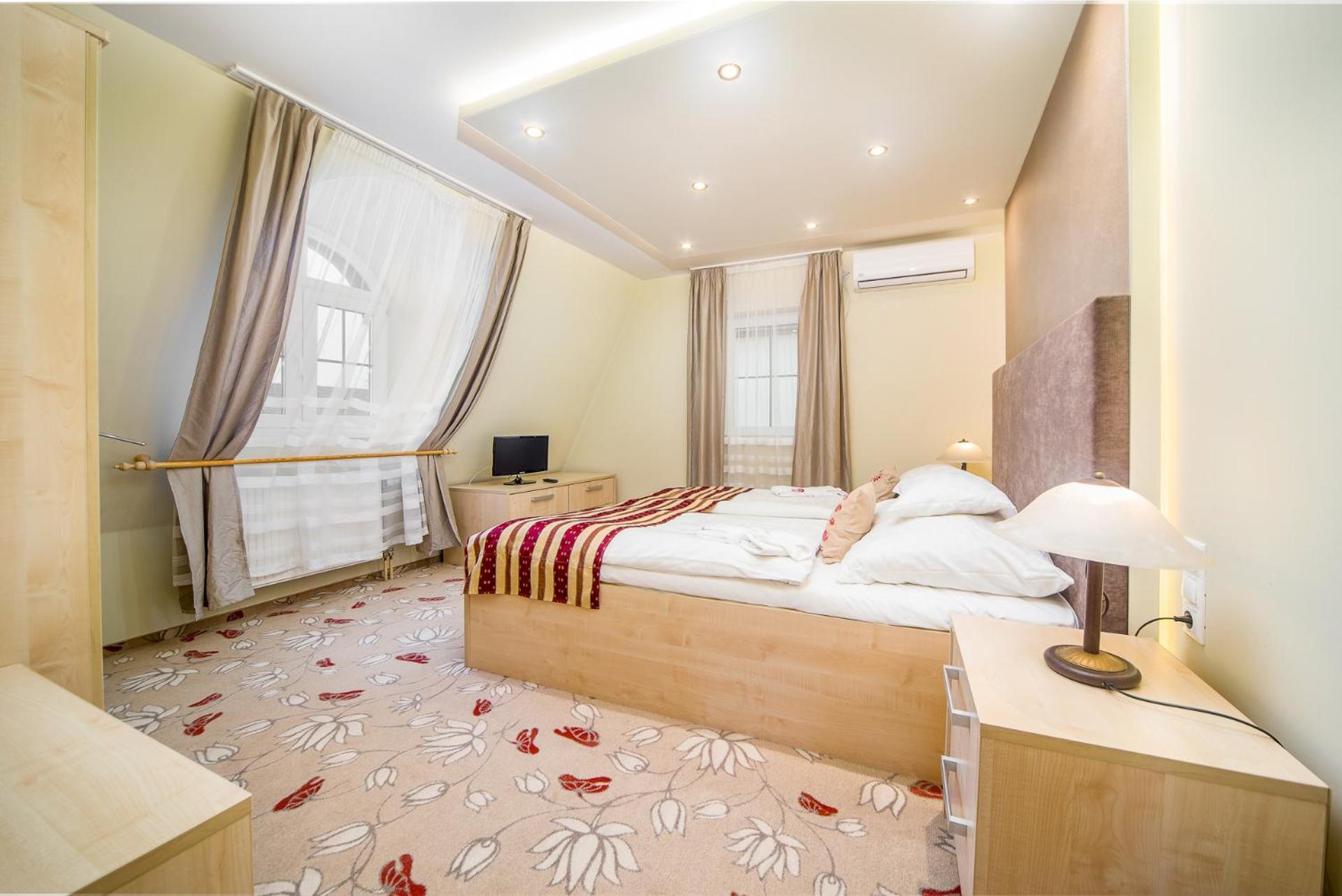 Hotel Piroska Bük Buitenkant foto