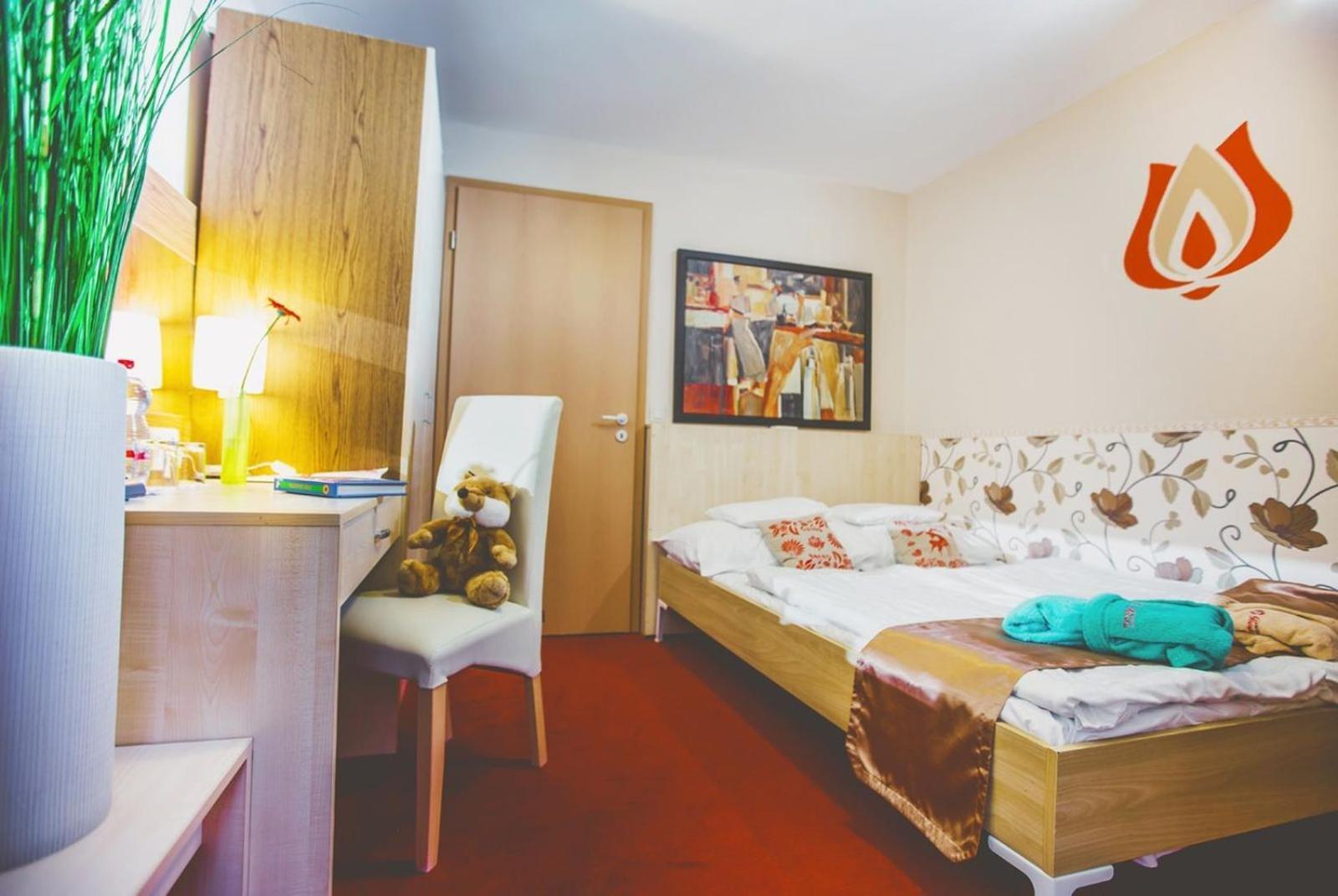 Hotel Piroska Bük Buitenkant foto